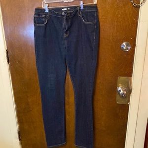 Curvy straight jeans